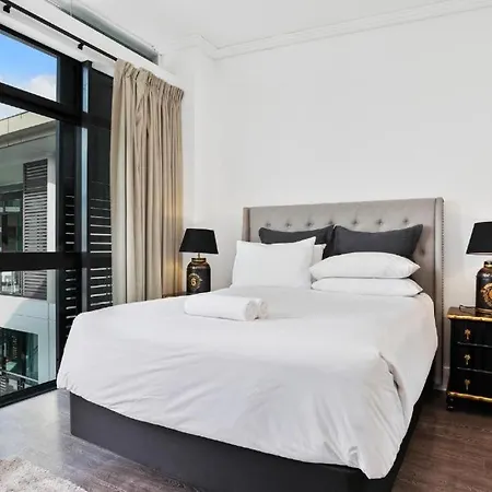 High-End Viaduct Studio Apartment!